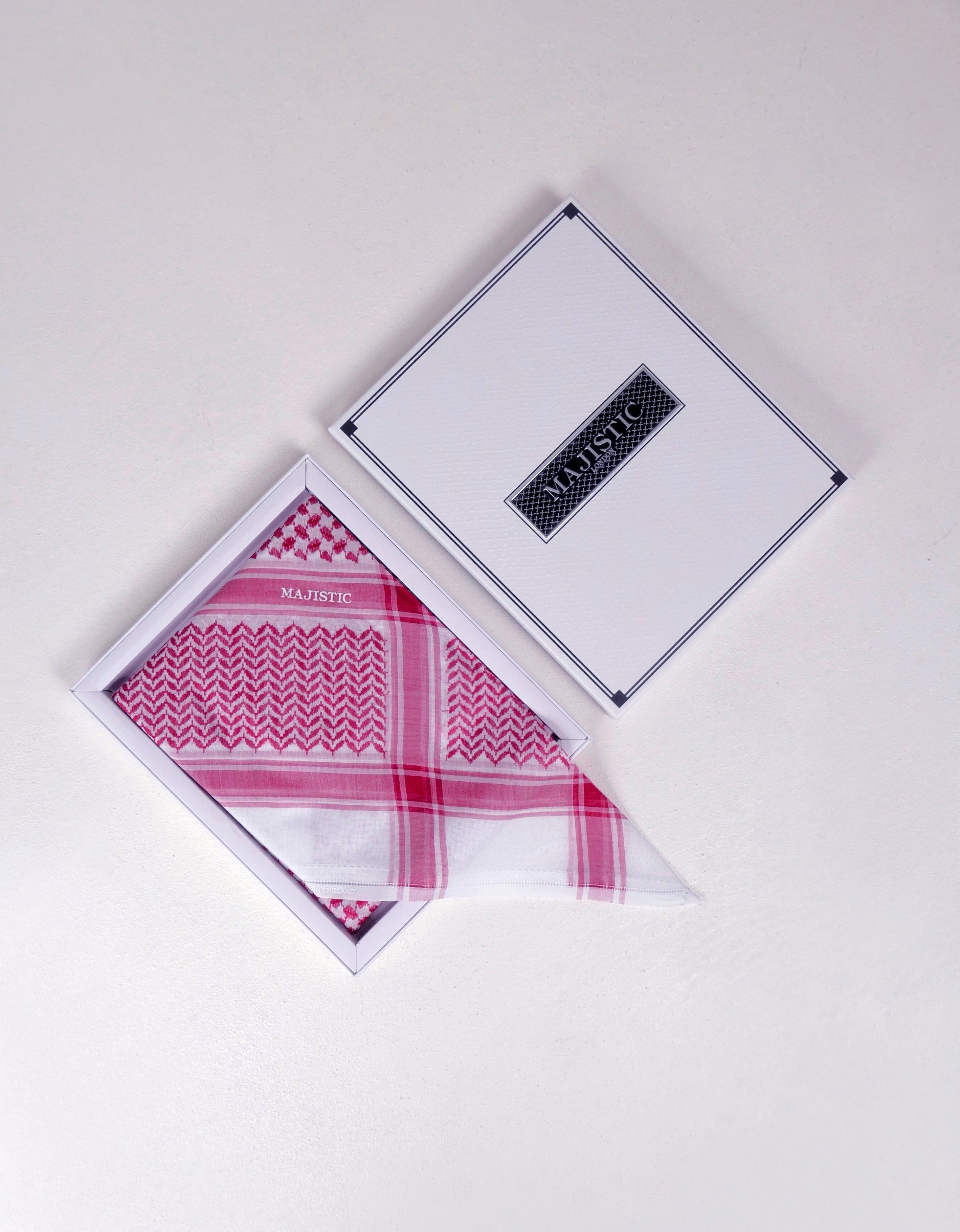 شماغ أحمر رجالي من ماجستيك بتصميم تراثي ملكي