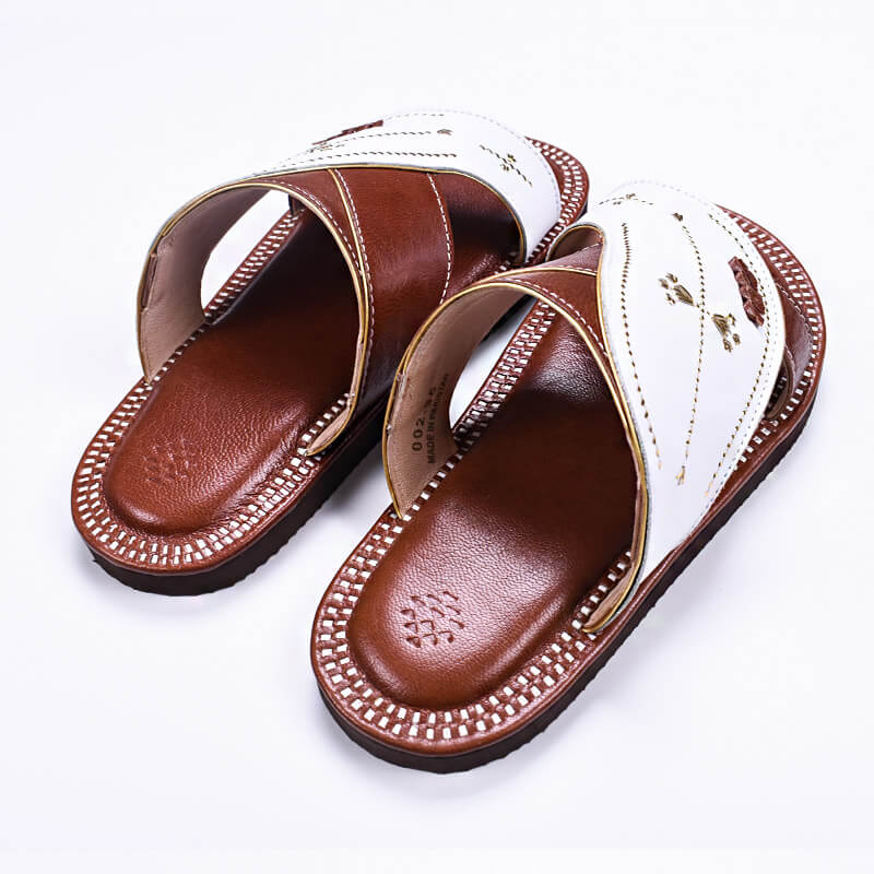 Youth Najdiya by Al Jazeera with Brown and White Traditional Style