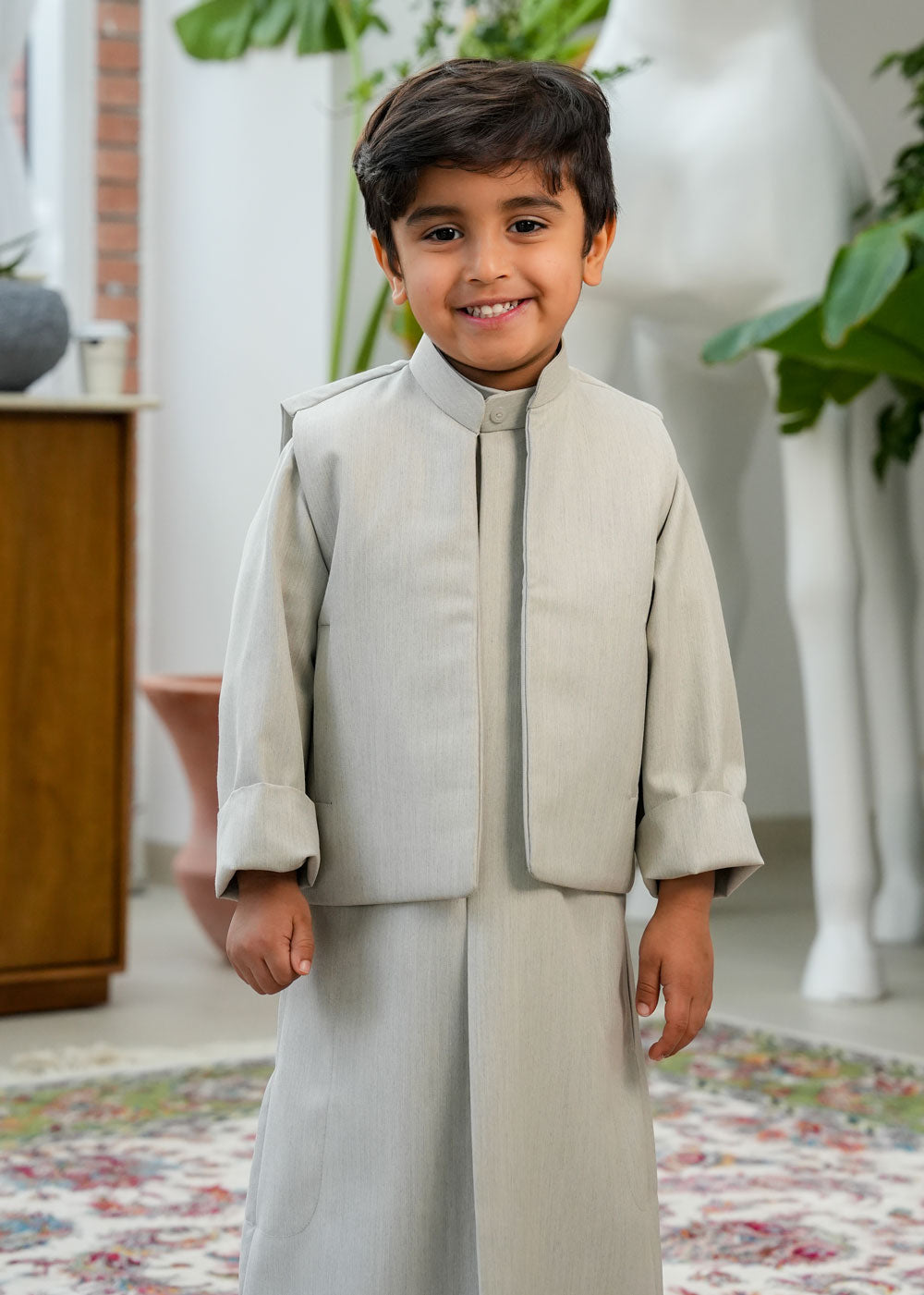 طقم دشداشة من الكتان للأولاد من الجزيرة مع سديرية وحقيبة D4