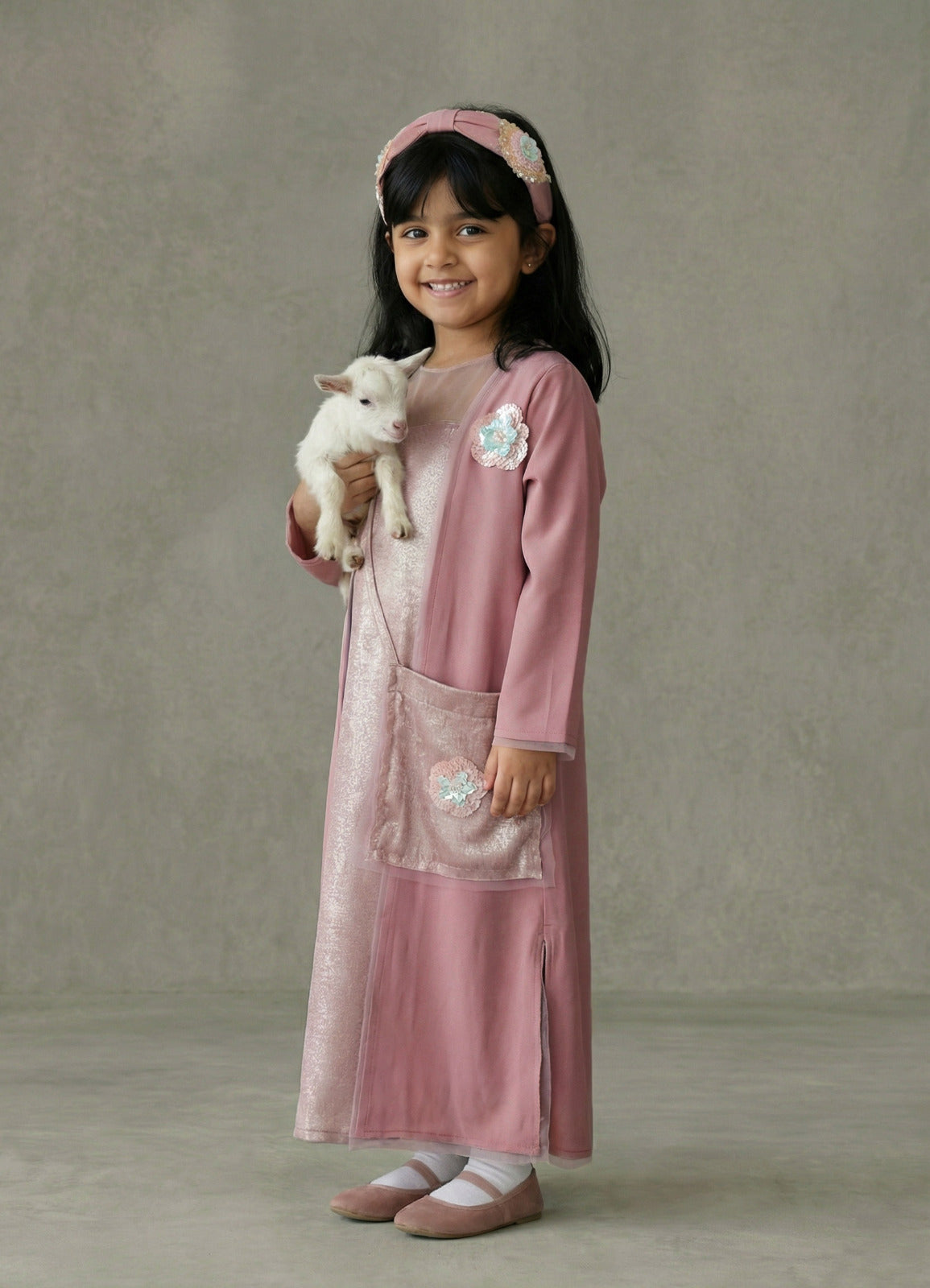 دراعة وردي مع حقيبة للبنات من تيا