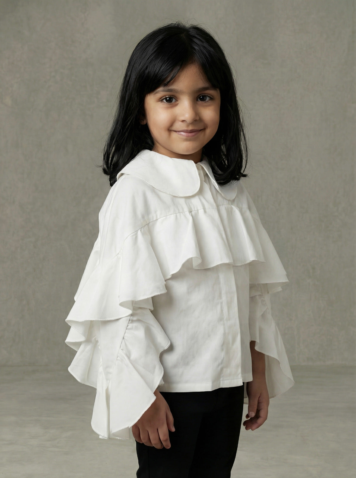 بلوزة بيضاء بأكمام منفوشة للبنات لليوم الوطني من تيا