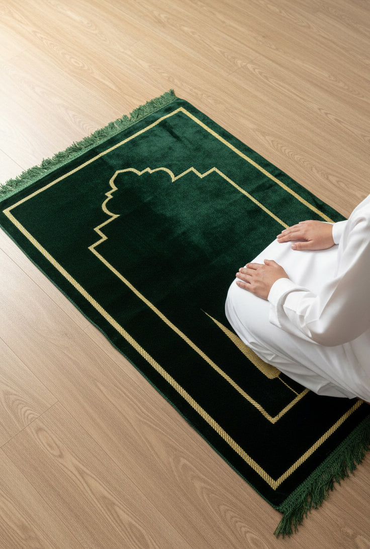 سجادة صلاة خضراء داكنة إصدار مريح من الجزيرة